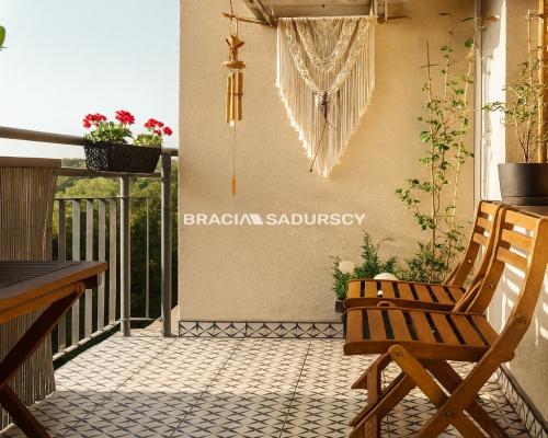 Dwupokojowe z osobną kuchnią. Ulica Felińskiego.