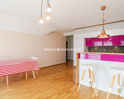 Sprzedam 3 pokoje, balkon, prywatne miejsce post.