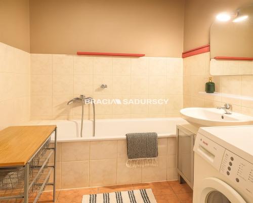 1 pok przy ul. Topazowej- Złocień.