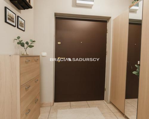 1 pok przy ul. Topazowej- Złocień.