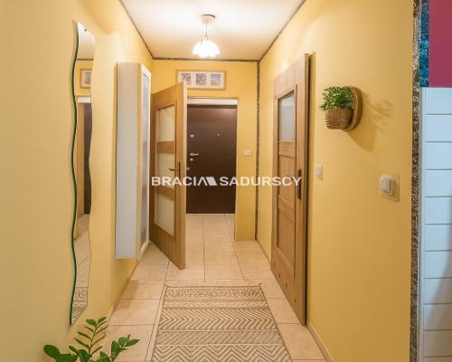 1 pok przy ul. Topazowej- Złocień.