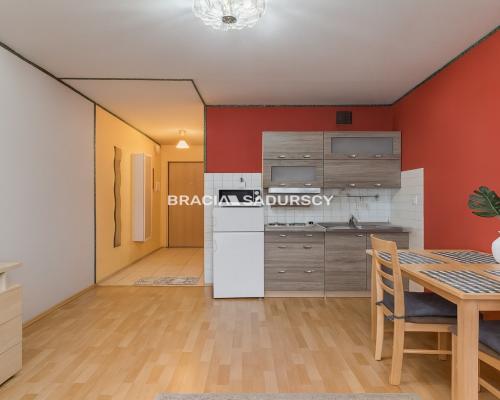 1 pok przy ul. Topazowej- Złocień.