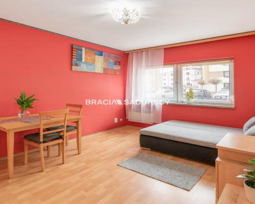 1 pok przy ul. Topazowej- Złocień.