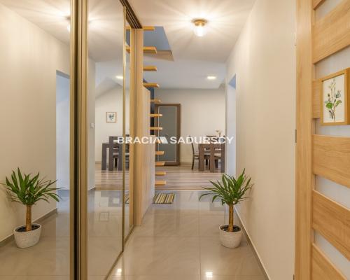 Wieliczka – dwupoziomowe mieszkanie 74 m²