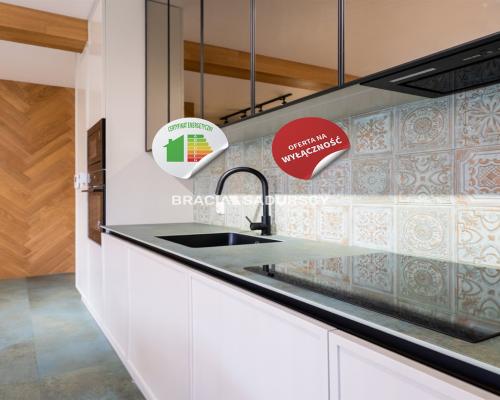 3 pokojowe, 62 m 2 , Kalwaria Zebrzydowska na zamkniętym osiedlu, plus dwa miejsca parkingowe.   
  

   

          Nieruchomo