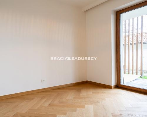 3 pokojowe, 62 m 2 , Kalwaria Zebrzydowska na zamkniętym osiedlu, plus dwa miejsca parkingowe.   
  

   

          Nieruchomo