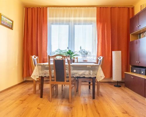 Osiedle Teatralne. Mieszkanie 2 pokojowe z osobną kuchnia o pow. 45,53 m 2  .  

 Mieszkanie dwustronne, rozkładowe, na 4 piętr