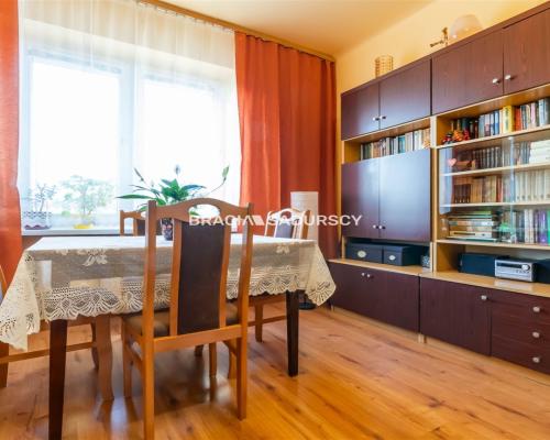 Osiedle Teatralne. Mieszkanie 2 pokojowe z osobną kuchnia o pow. 45,53 m 2  .  

 Mieszkanie dwustronne, rozkładowe, na 4 piętr