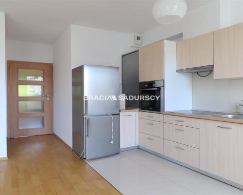 Przestronne 3-pokojowe mieszkanie z loggią oraz dwustanowiskowym miejscem parkingowym w podziemnym garażu, zlokalizowane w Star