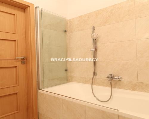 Przestronne 3-pokojowe mieszkanie z loggią oraz dwustanowiskowym miejscem parkingowym w podziemnym garażu, zlokalizowane w Star