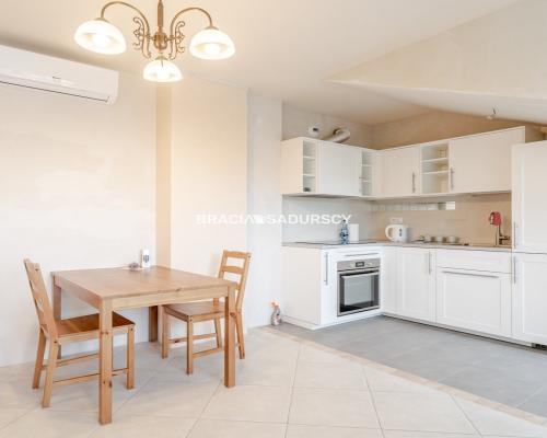 Łagiewniki, 3 pokojowe mieszkanie z garażem.