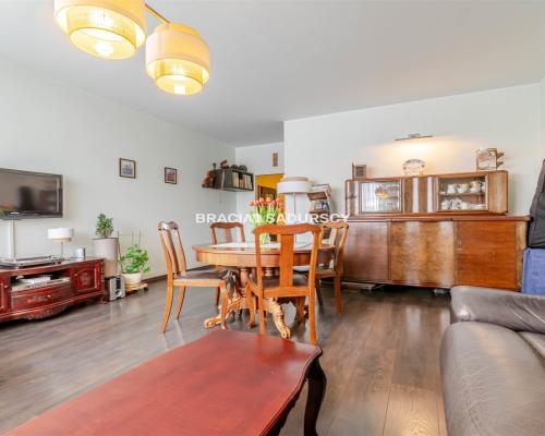 Mieszkanie z balkonem i miejscem postojowym