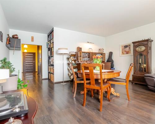 Mieszkanie z balkonem i miejscem postojowym