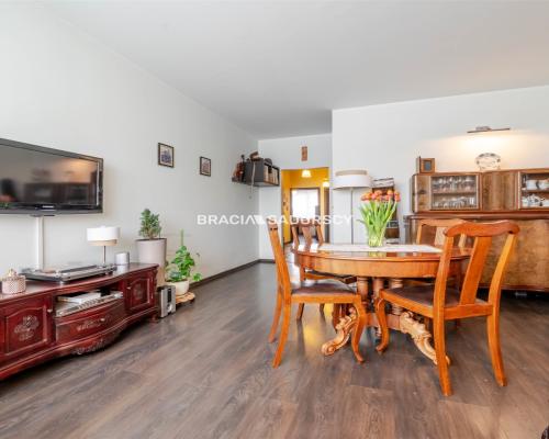 Mieszkanie z balkonem i miejscem postojowym