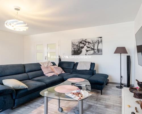 Osiedle Złocień. 3 pokojowe mieszkanie - 62,49 m 2 .  

 Dwustronne, funkcjonalne, rozkładowe mieszkanie, z balkonem na 1 piętr