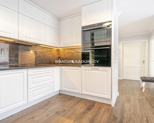 3-pokojowe mieszkanie z dużym ogr&oacute;dkiem - Wieliczka   

 Na sprzedaż komfortowe, 3-pokojowe mieszkanie o powierzchni 52,