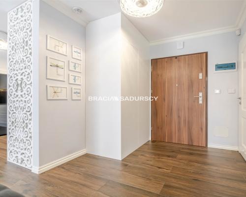 3-pokojowe mieszkanie z dużym ogr&oacute;dkiem - Wieliczka   

 Na sprzedaż komfortowe, 3-pokojowe mieszkanie o powierzchni 52,