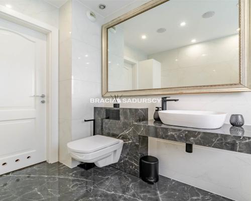 3-pokojowe mieszkanie z dużym ogr&oacute;dkiem - Wieliczka   

 Na sprzedaż komfortowe, 3-pokojowe mieszkanie o powierzchni 52,