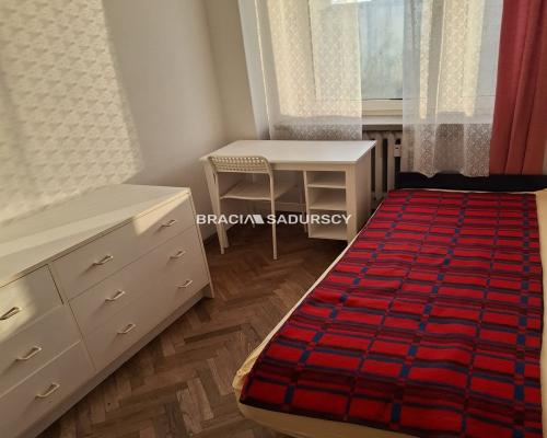 2-pok, ul. Królewska, parking dla mieszkańców