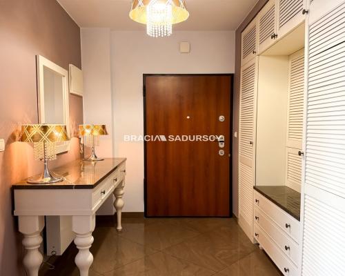 Przestronne 106m przy Rynku, ochrona 24/7, parking