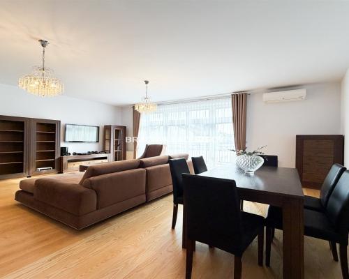 Przestronne 106m przy Rynku, ochrona 24/7, parking