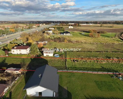 Oferujemy do sprzedaży działkę budowlano‑rolną o łącznej powierzchni 2029 m&sup2; (w tym ok. 900 m2 budowlanej) położoną bezpoś