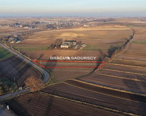 Glewiec, gm. Koniusza. Działka budowlana o pow. 2554 m 2 , bezpośrednio przy drodze publicznej.  
 
Działka budowlano-rolna o p