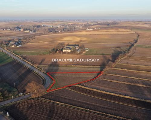 Glewiec, gm. Koniusza. Działka budowlana o pow. 2076 m 2 , bezpośrednio przy drodze publicznej.  
 
Działka budowlano-rolna o p