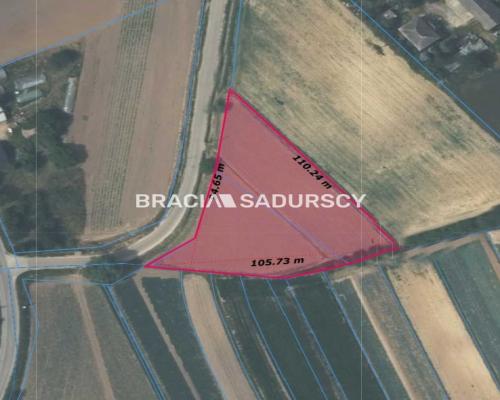 Glewiec, gm. Koniusza. Działka budowlana o pow. 4630 m 2 , bezpośrednio przy drodze publicznej.  
 
Działka budowlano-rolna o p