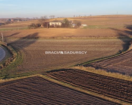 Glewiec, gm. Koniusza. Działka budowlana o pow. 4630 m 2 , bezpośrednio przy drodze publicznej.  
 
Działka budowlano-rolna o p