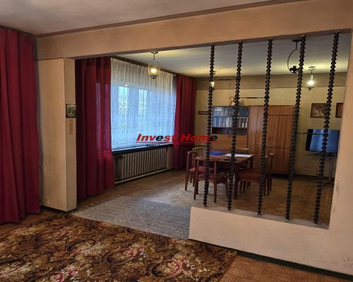 Solidny dom w dobrej lokalizacji.