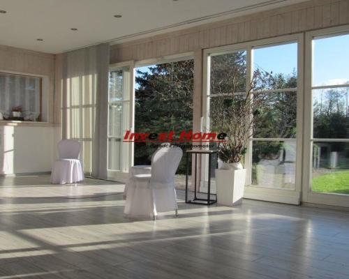 Duży lokal pod usługi.