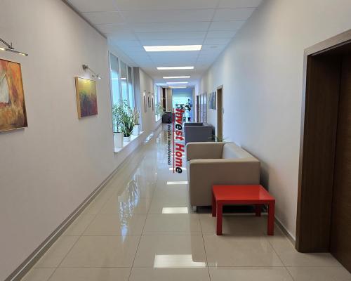 Budynek (klinika oraz dom) w dobrej lokalizacji.