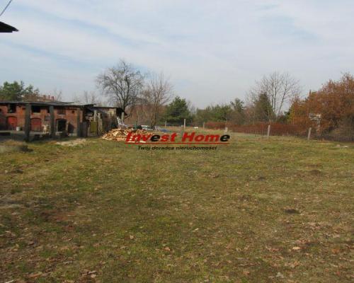 Płaska działka w spokojnej okolicy.