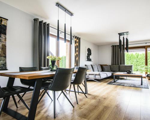 KOMFORTOWY I ELEGANCKI DOM CZEKA WŁAŚNIE NA CIEBIE