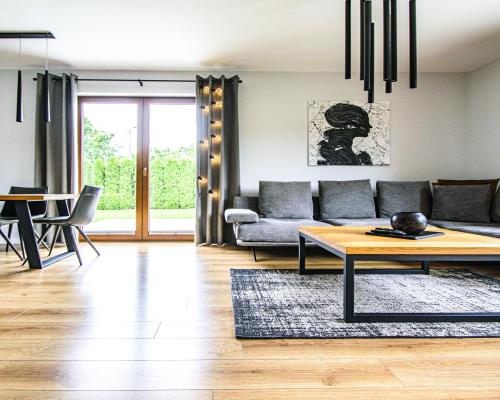 KOMFORTOWY I ELEGANCKI DOM CZEKA WŁAŚNIE NA CIEBIE