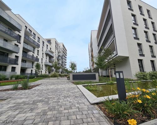 KAWALERKA NA SPOKOJNYM OSIEDLU, UL. DŁUGA