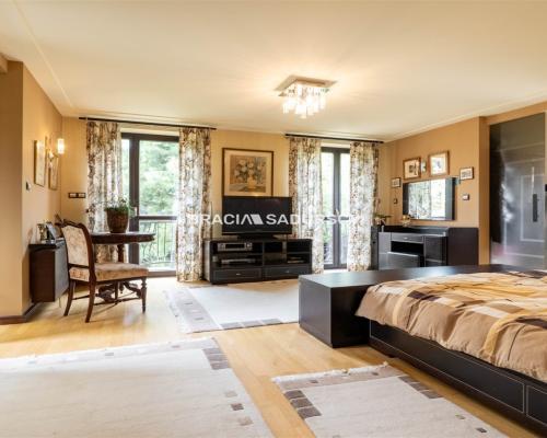 ZADBANY,WYSOKI STANDARD DOM OK 230 M2