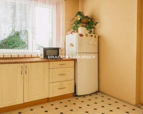 SWOSZOWICE, DOM W ZABUDOWIE BLIŹNIACZEJ, 3 POK