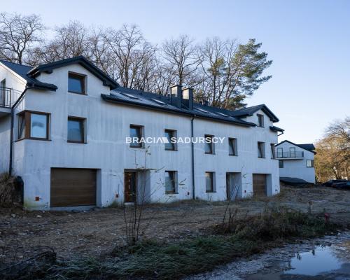 Zabudowa bliźniacza w Podgórkach Tynieckich.