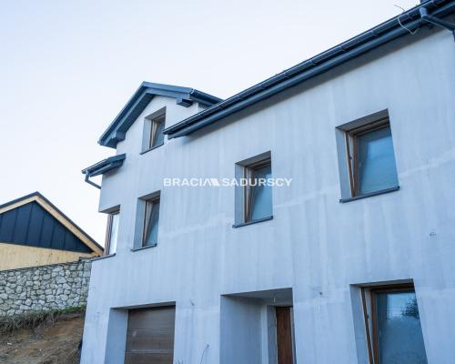 Zabudowa bliźniacza w Podgórkach Tynieckich.