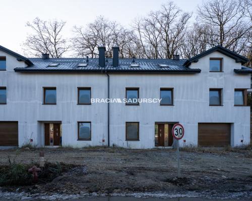 Zabudowa bliźniacza w Podgórkach Tynieckich.