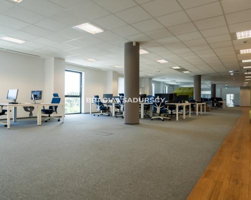 powierzchnia biurowa w nowoczesnym biurowcu