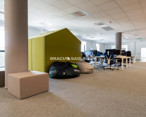 powierzchnia biurowa w nowoczesnym biurowcu