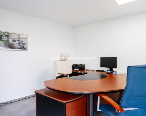 nowy lokal biurowo usługowy 110 m2 Sakwina