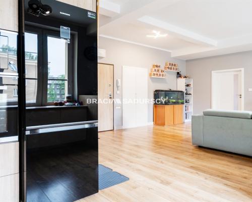 Dwa pokoje, jasne, wysokie. Doskonałe.