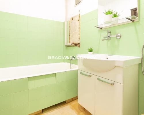 2 pokoje + osobna kuchnia, blisko tramwaj, Park