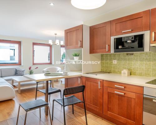 3-pok./Bronowice Małe/zamykany garaż/ul.Głowackieg