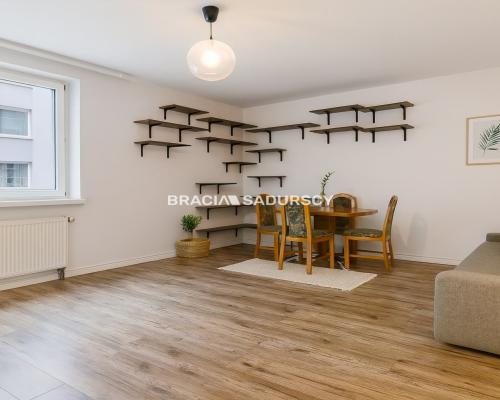 1 pok z osobną kuchnią ul.Wybickiego.