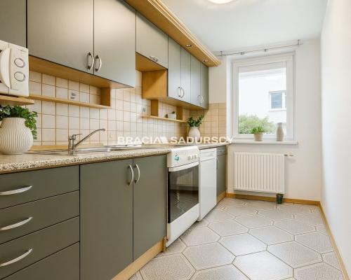 1 pok z osobną kuchnią ul.Wybickiego.